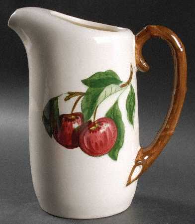 California Apple 2.5 Quart Pitcher