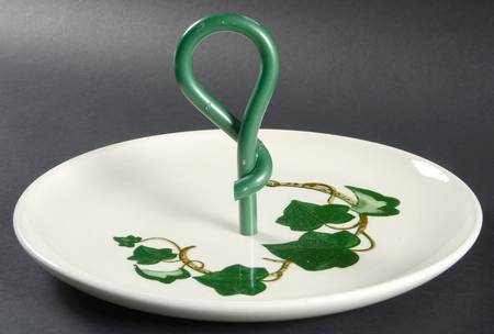 California Ivy Round Serving Plate with Handle (LP)