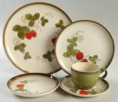 California Strawberry 5 Piece Place Setting