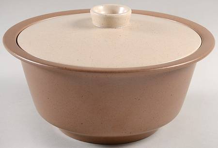 California Tempo Brown 2 Qt Round Covered Casserole