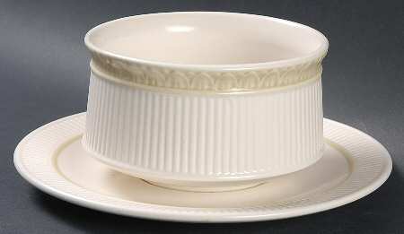 Classic Flower Gravy Boat with Attached Underplate