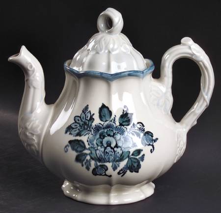 Colonial Garden Blue Teapot & Lid