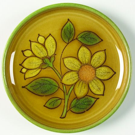 Dahlia Gold Bread & Butter Plate by Metlox - Poppytrail - Vernon