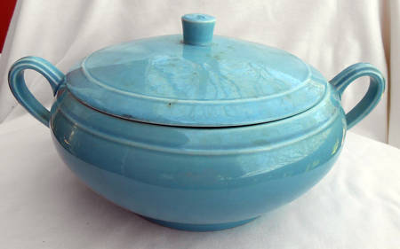 Early California Light Blue 2.25 Qt Round Covered Casserole