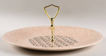 Heyday Round Serving Plate with Handle (CH)