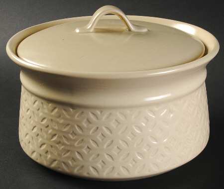 Impressions White 2 Qt Round Covered Casserole