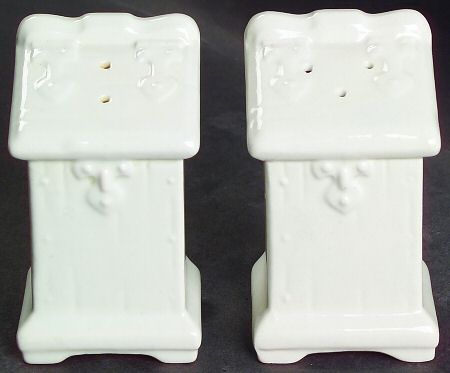 Jamestown Salt & Pepper Set