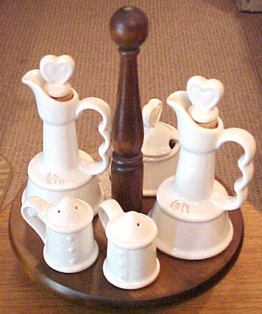 Jamestown Condiment Set