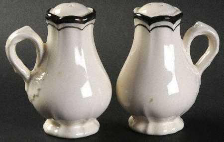 La Mancha White Salt & Pepper Set