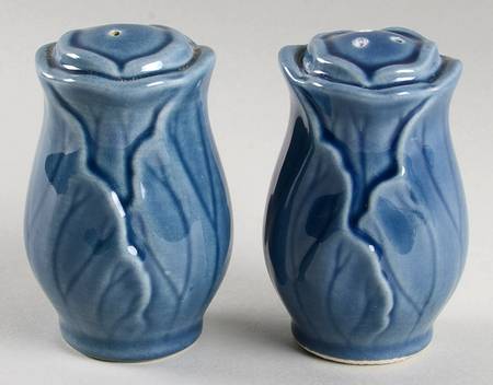 Lotus Medium Blue Salt & Pepper Set