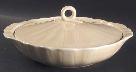 Lotus Sand 2 Qt Round Covered Casserole