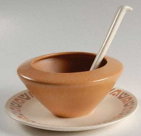 Luau Gravy Boat with Attached Underplate