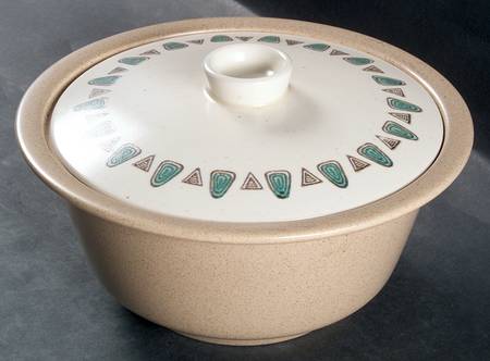 Navajo 2 Qt Round Covered Casserole