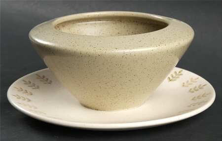 Pepper Tree Gravy Boat with Attached Underplate