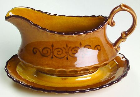 San Fernando Gold Gravy Boat with Attached Underplate