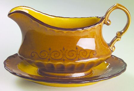 San Fernando Gold Gravy Boat & Underplate