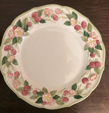 Sculptured Berry 11" Chop Plate (Round Platter)