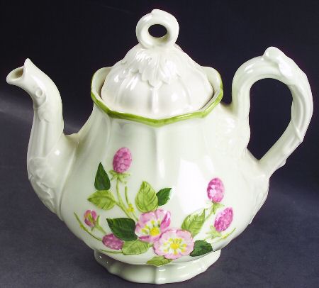 Sculptured Berry Teapot & Lid