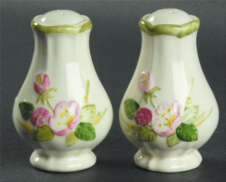 Sculptured Berry Salt & Pepper Set
