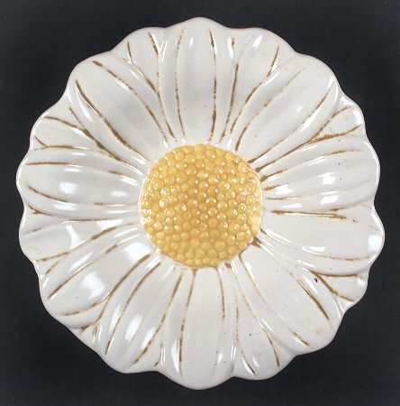 Sculptured Daisy 7" Round Divided Ashtray