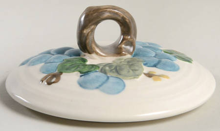 Sculptured Grape Lid for Large Canister by Metlox - Poppytrail - Vernon