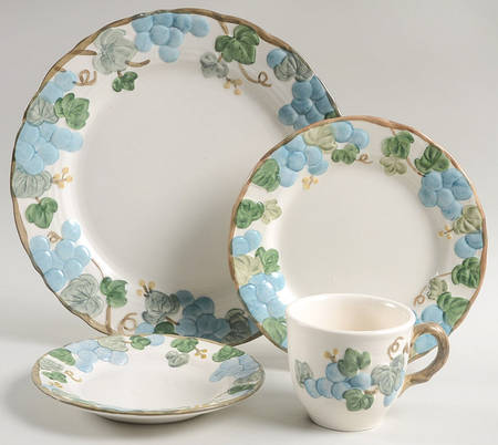 Sculptured Grape 4 Piece Place Setting