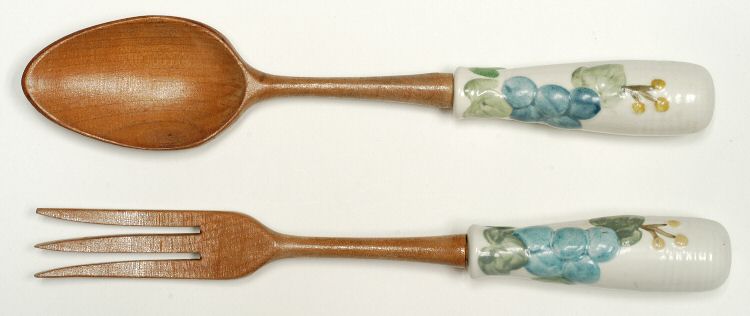 Sculptured Grape 2-Piece Wood/Ceramic Salad Set