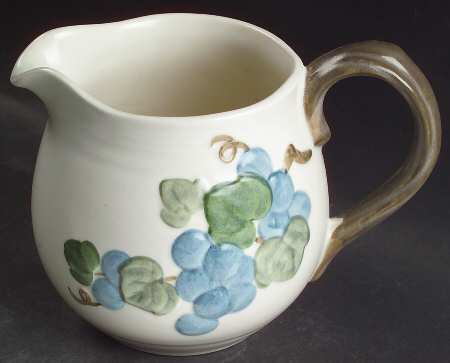Sculptured Grape 24 Oz Pitcher