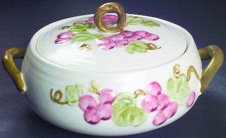 Vintage Pink Round Covered Vegetable