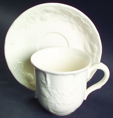 Winterberry Flat Cup & Saucer Set