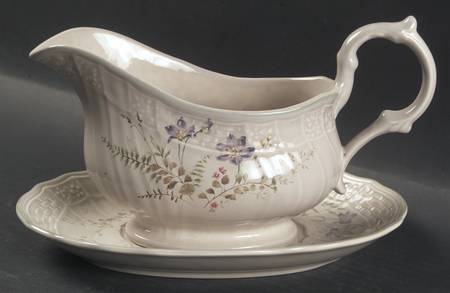 Adeline Gravy Boat & Underplate