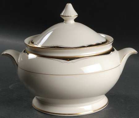 Ambassador Black 2 Qt Round Covered Casserole