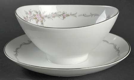 Amelia Gravy Boat with Attached Underplate