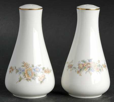 Amherst Salt & Pepper Set
