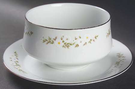Andrea Gravy Boat with Attached Underplate