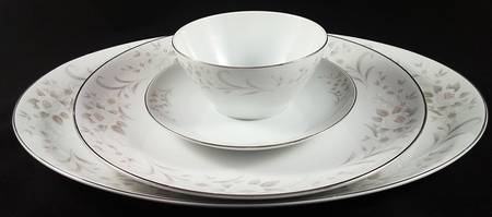 Annette Gravy Boat with Attached Underplate