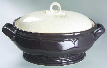 Antique White 2.5 Quart Oval Covered Casserole