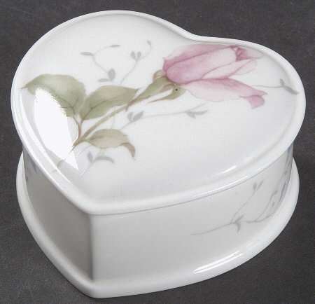 April Rose Heart Shape Box & Lid