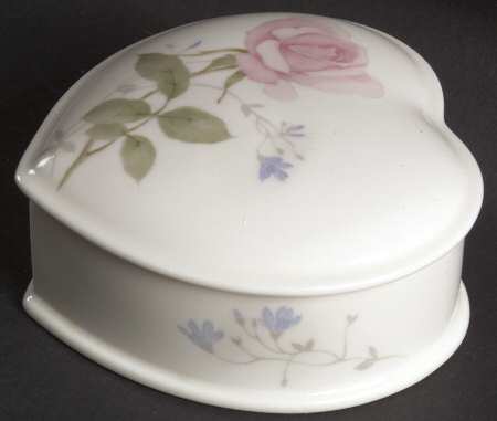 April Rose Large Heart Shape Box with Lid