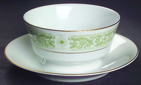Arabesque Gravy Boat with Attached Underplate