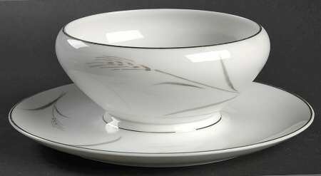 Aries Gravy Boat with Attached Underplate
