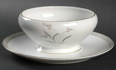 Audrey Gravy Boat with Attached Underplate