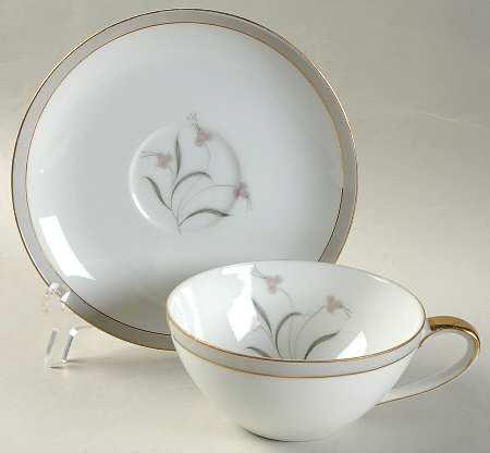 Audrey Flat Cup & Saucer Set