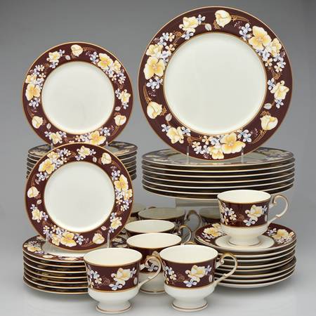August Moon Cordovan 40 Piece Estate Set
