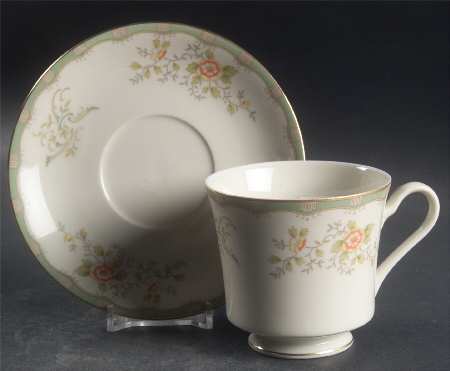 Balmore Footed Cup & Saucer Set