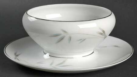 Balboa Gravy Boat with Attached Underplate