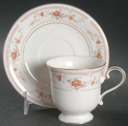 Ballad Footed Cup & Saucer Set