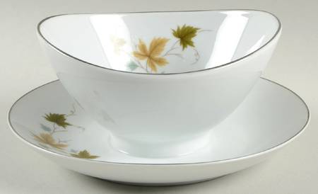 Ballad Gravy Boat with Attached Underplate
