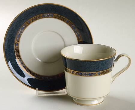 Baroness Footed Cup & Saucer Set
