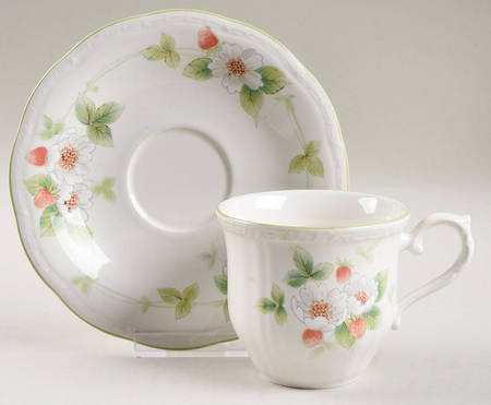 Berry Bloom Flat Cup & Saucer Set
